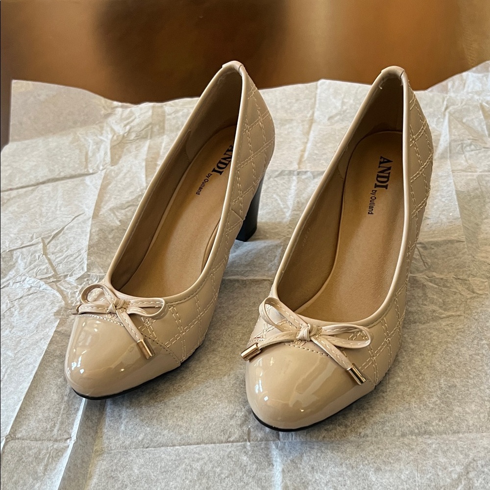 Andi by Outland shoes NWOT
